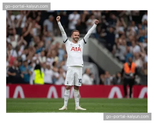 特写：麦迪逊任意球直挂死角，热刺主场瞬间沸腾