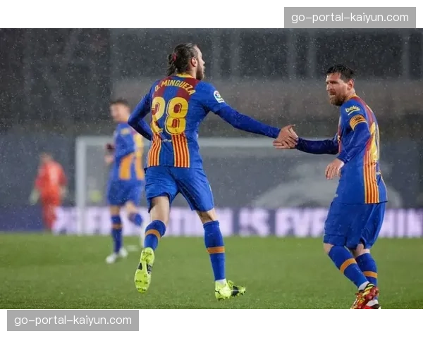 国家德比前瞻：聚焦维尼修斯与阿劳霍的边路对决，攻防风格鲜明碰撞